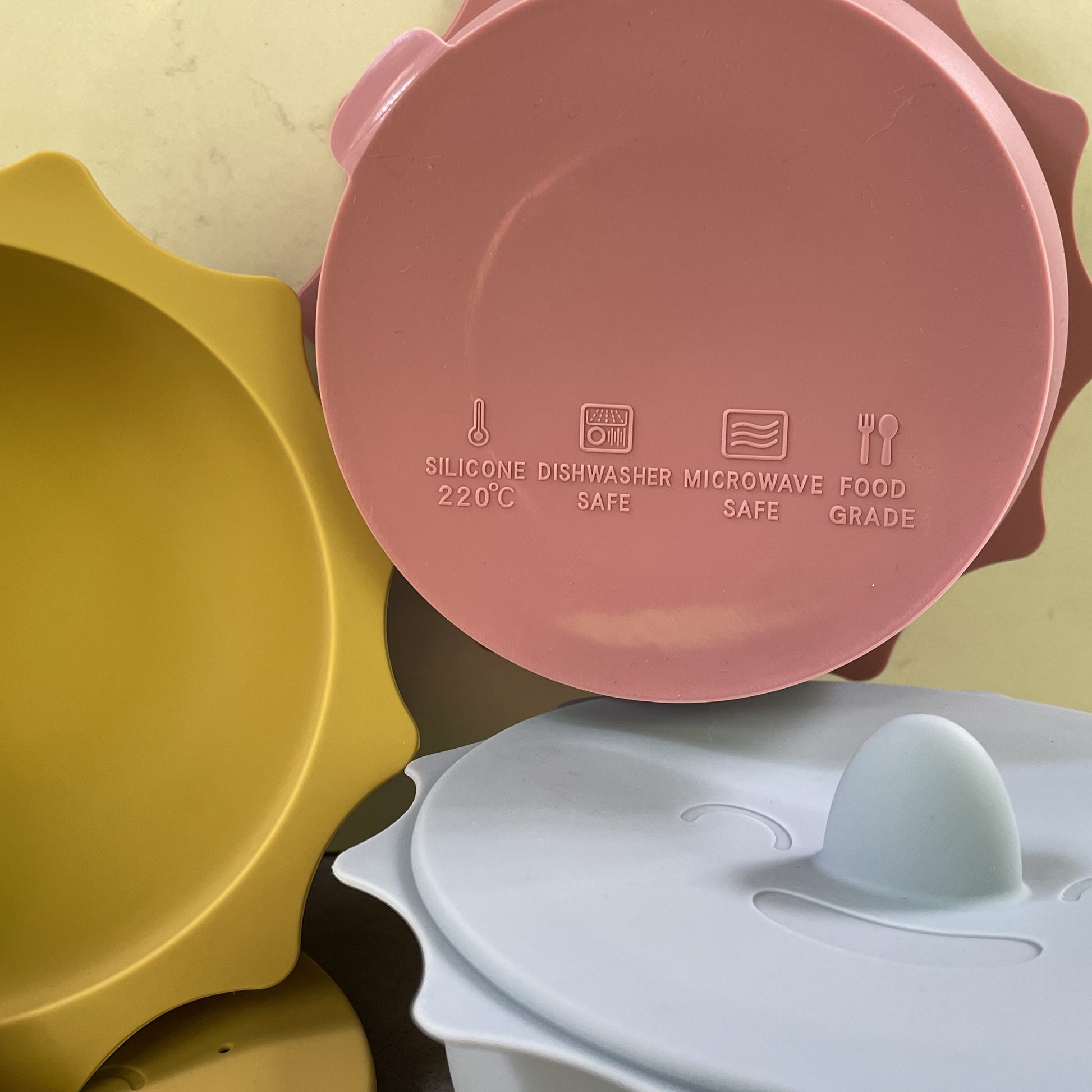 Mango Silicone Sun Suction Bowl with Lid